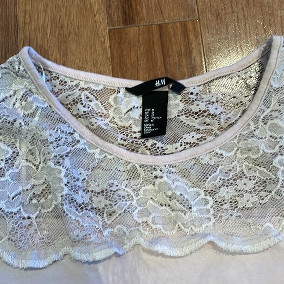 Lace trimmed T-shirt - Picture 2 of 2